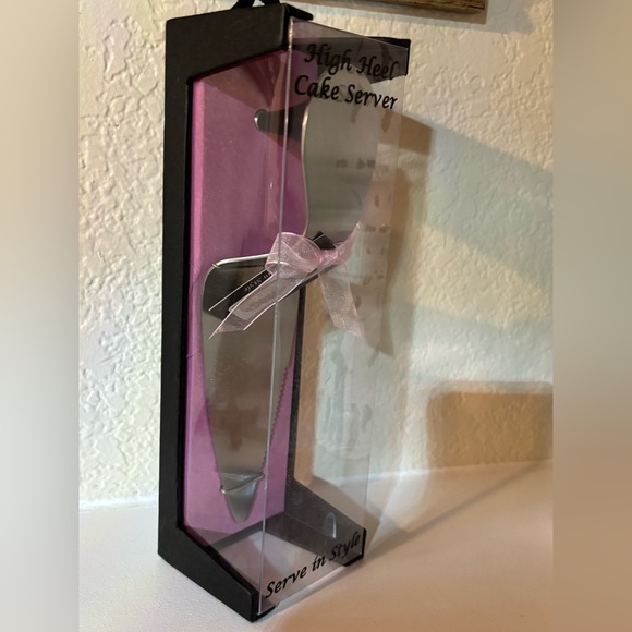 Elegant High Heel Cake Server with Pink Ribbon - Picture 6 of 6